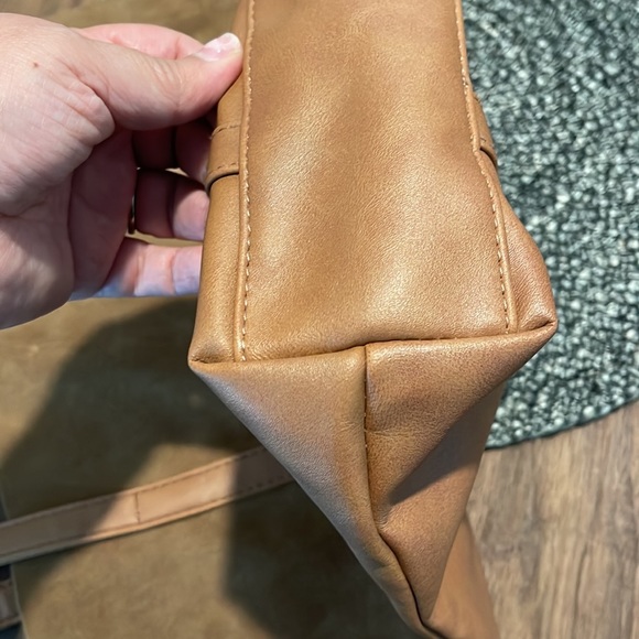 Vegan Leather Tote - Picture 6 of 7